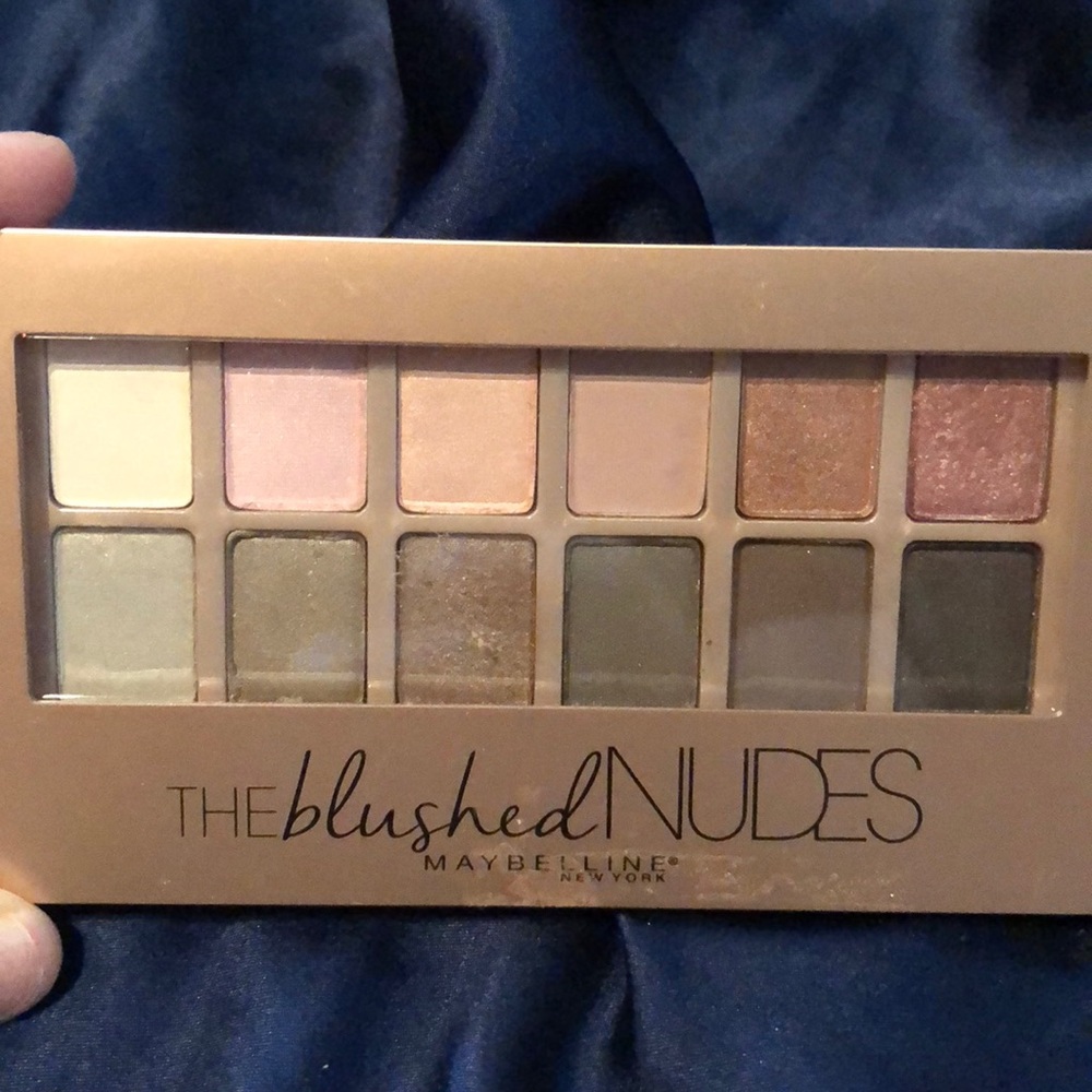 Blushed Nudes eyeshadow palette